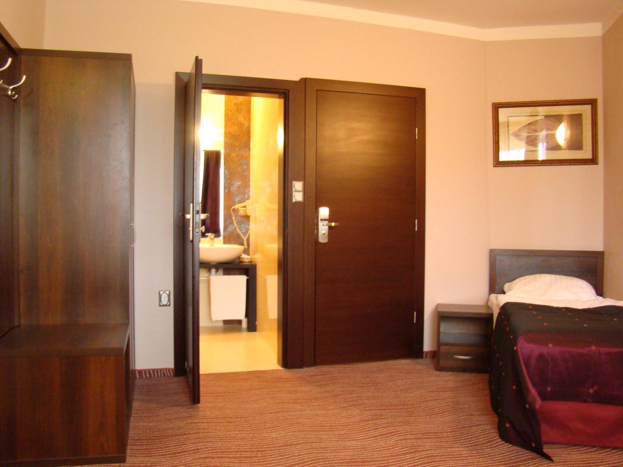 Hotel Azalia&Spa Niepołomice Kültér fotó