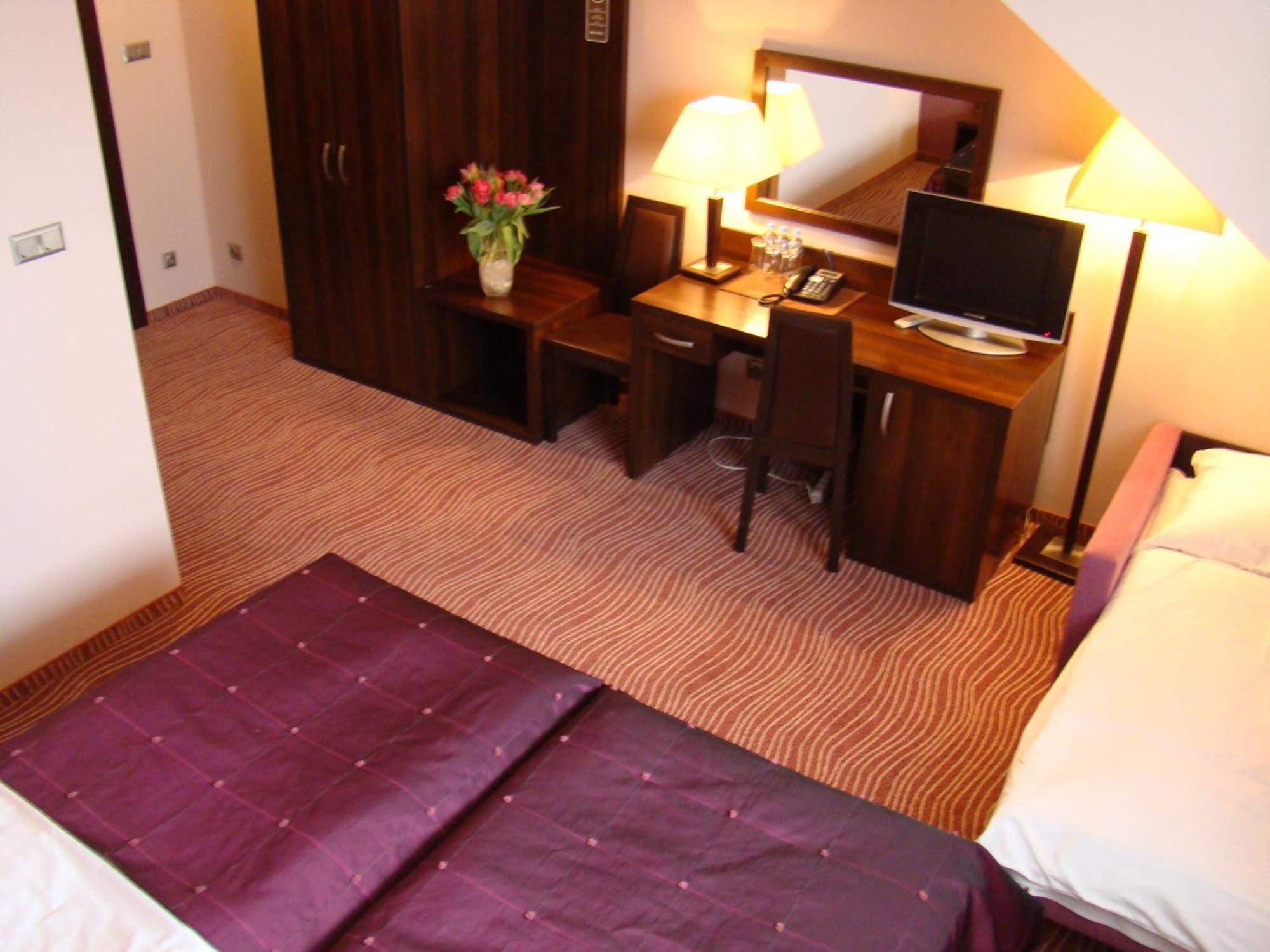 Hotel Azalia&Spa Niepołomice Kültér fotó